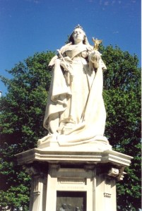 statue